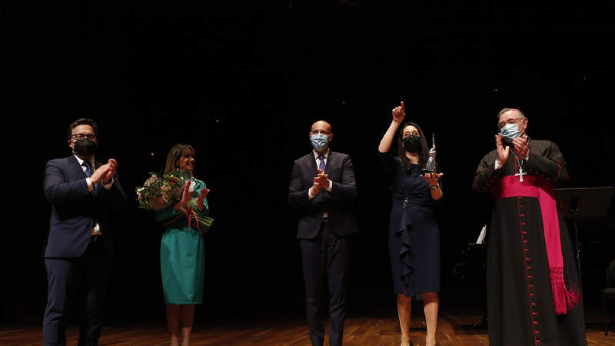 Fernández, Beatriz Jarrín, Diez, Cordero y el obispo, al final del pregón. FERNANDO OTERO