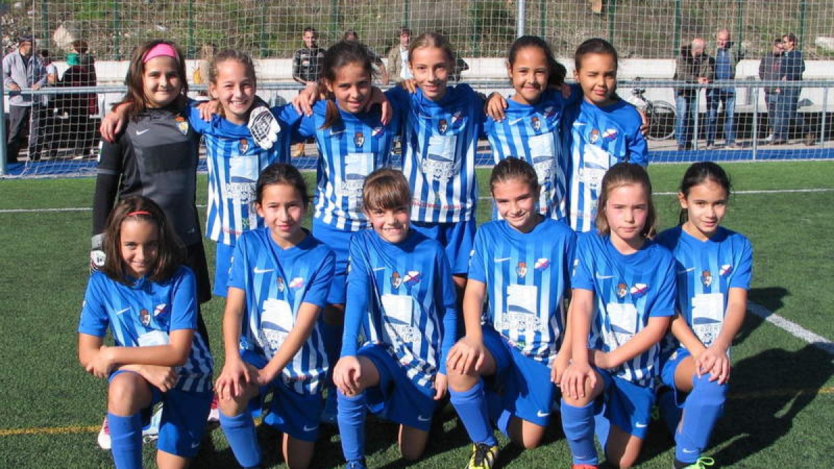 Formación del equipo Femenino Ponferradina, campeón del grupo 3 de 3.ª Provincial Benjamín. MACÍAS