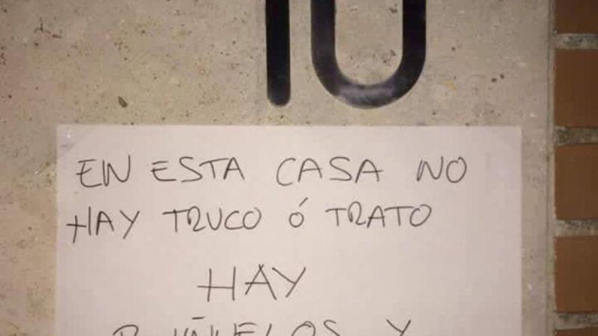El cartel de Valladolid en contra de Halloween.