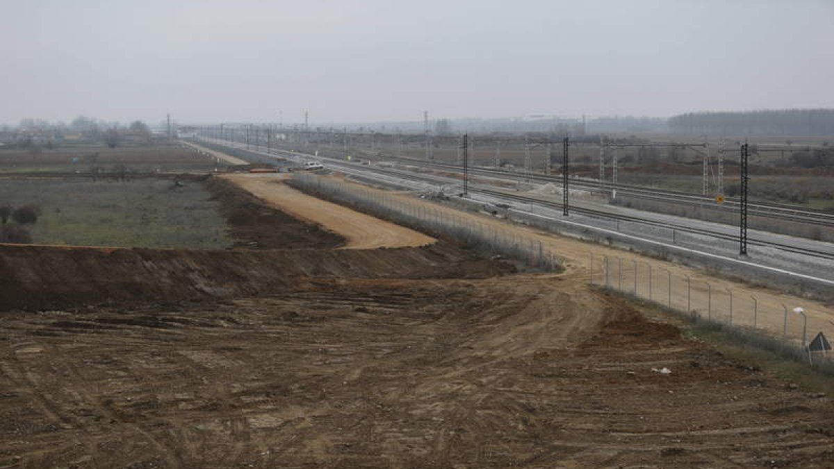 Imagen de parte de los extensos terrenos de la plataforma. JESÚS