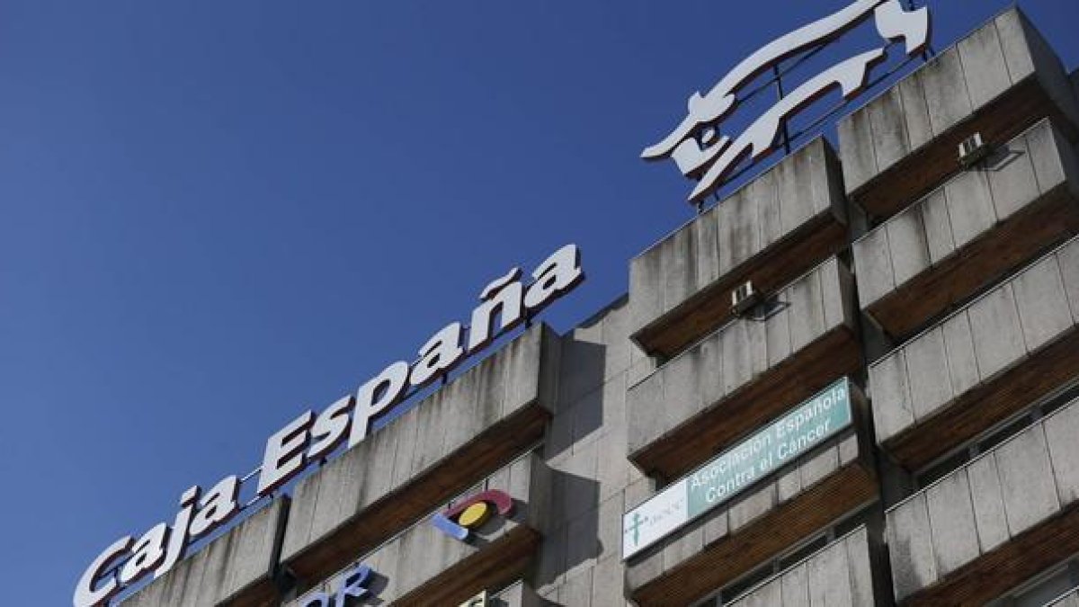 La situación del mercado ha distorsionado los planes de Unicaja para la absorción de Ceiss. JESÚS