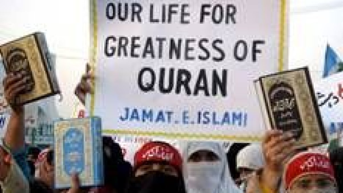 Miles de manifestantes protestaron ayer en Pakistán por la supuesta profanación del Corán