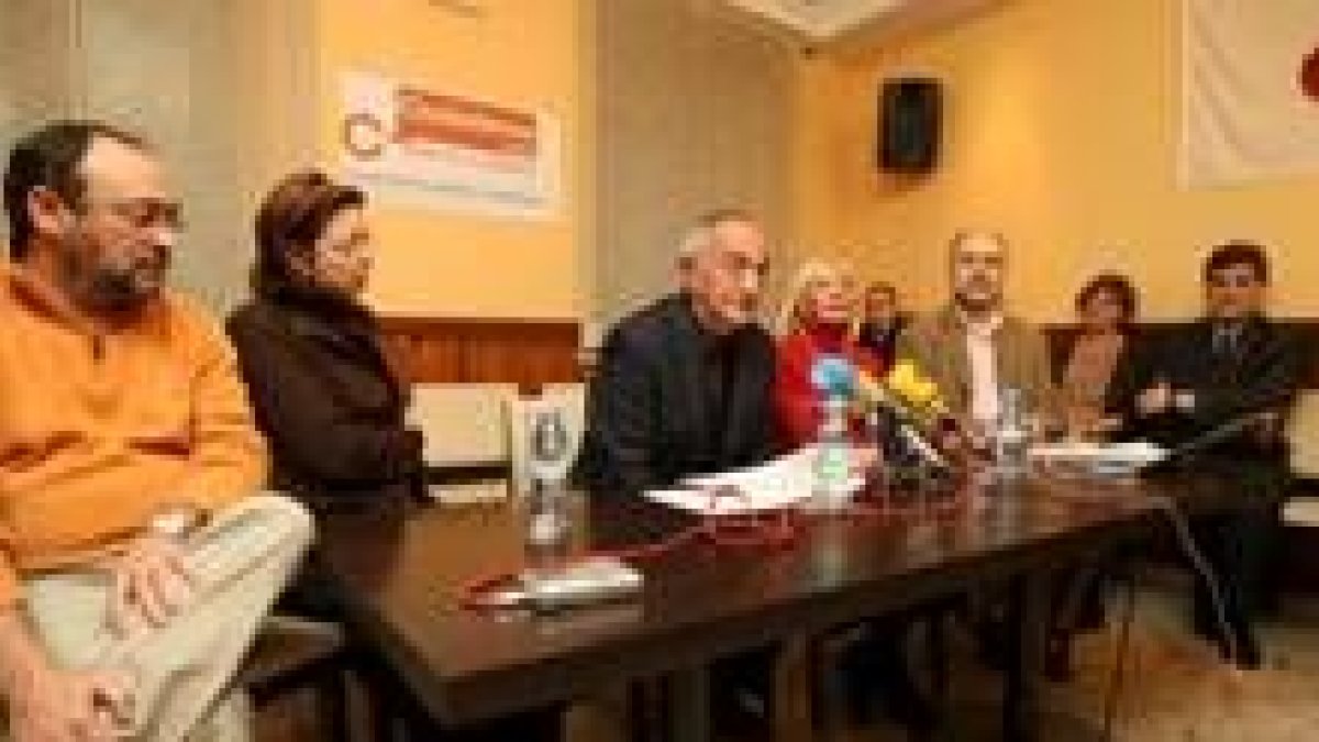 Lorenzo López Trigal, junto al resto de los candidatos, en la presentación del pasado jueves