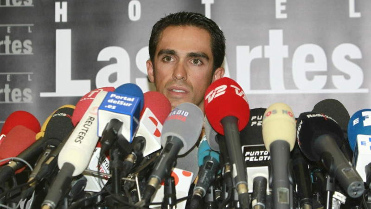 Alberto Contador despejó buena parte de las dudas que se cernían sobre su futuro tras la decisión del TAS. Sólo dejó una en el aire, si recurrirá a la justicia ordinaria.