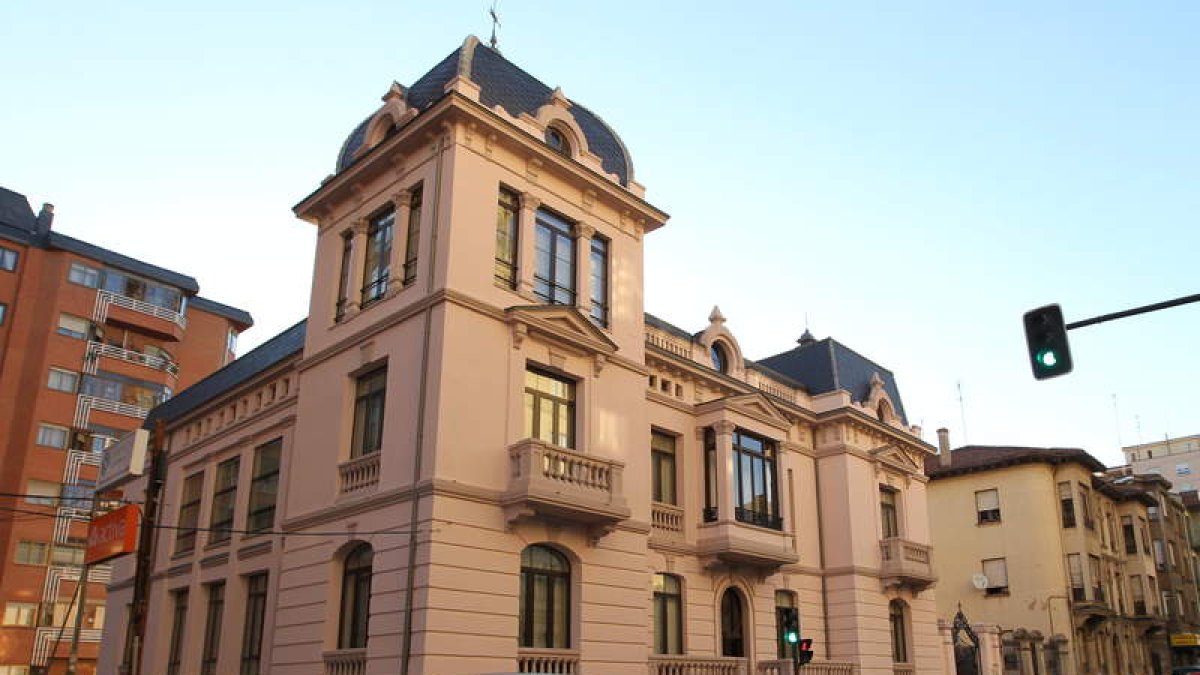 El ceas de Padre Isla es el lugar principal de la recogida de juguetes y alimentos.