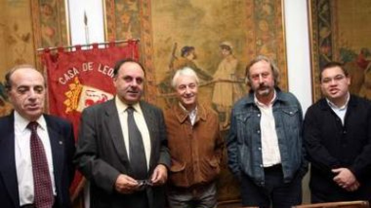 Alonso, Álvarez, Hidalgo, Llamazares y Del Reguero.