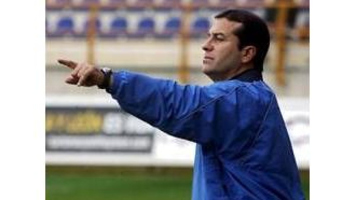 Antonio Gómez, a la izquierda, y Álvarez Tomé prevén un derbi autonómico intenso