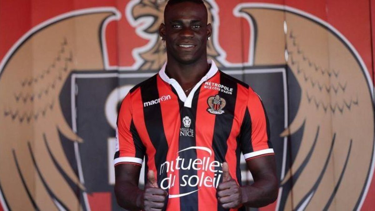 Mario Balotelli, durante la rueda de prensa de su presentación en Niza, este viernes.