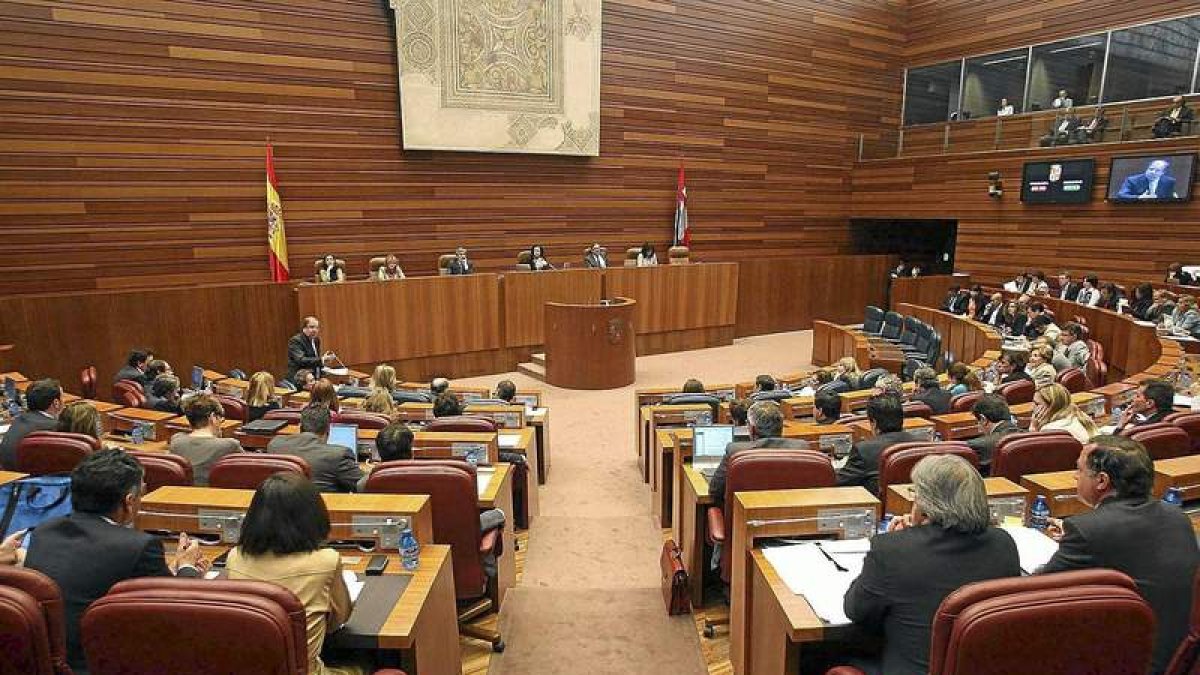 Las Cortes debatirán la reforma local y algunos diputados votarán de forma telemática.