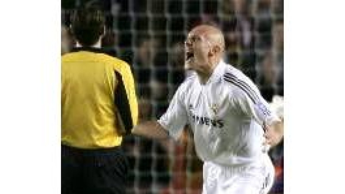 El danés Thomas Gravesen tiene todas las papeletas para salir del club
