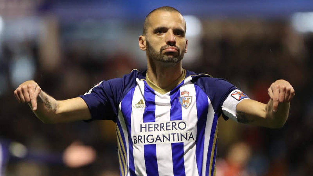La Deportiva volverá a jugar la próxima temporada con la camiseta con listas verticales. L. DE LA MATA