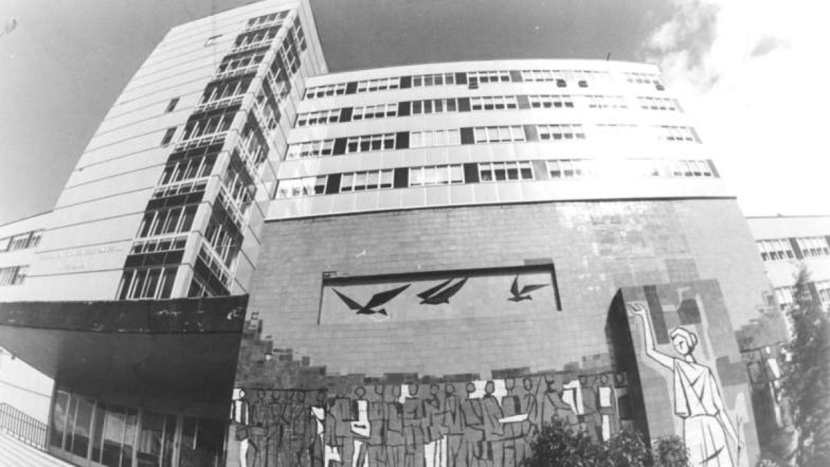 Foto de archivo de la residencia Virgen Blanca que dio lugar al actual Hospital de León. DL