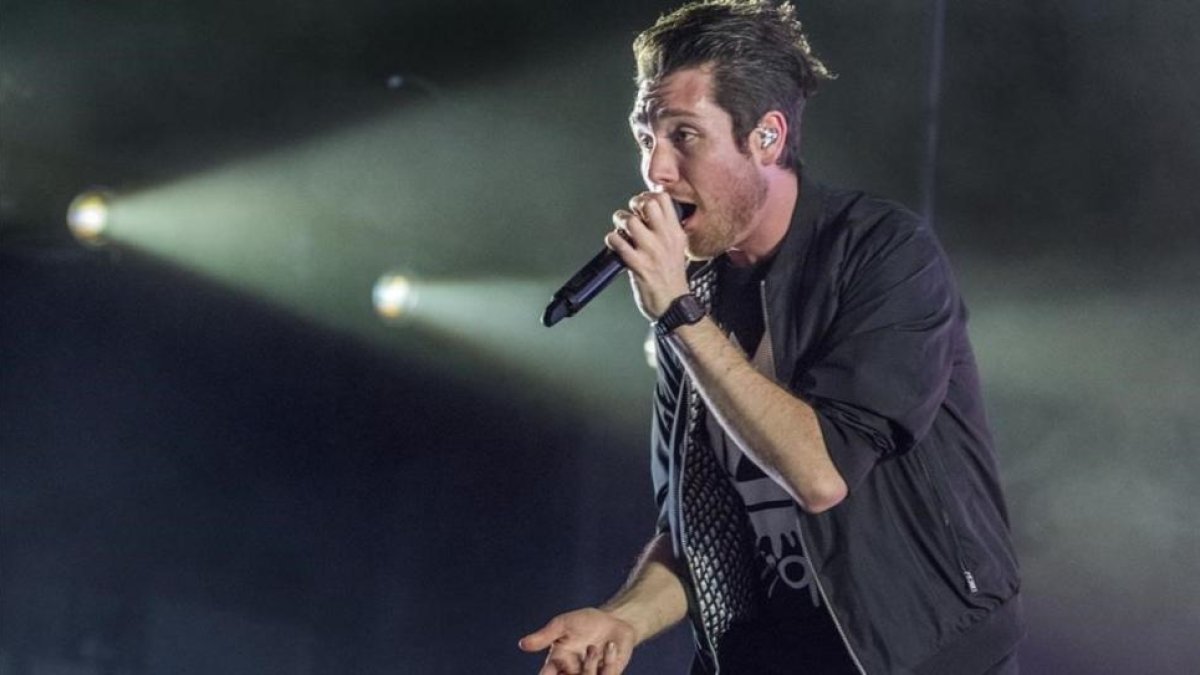 Dan Smith, durante el concierto de Bastille en el Sant Jordi Club.