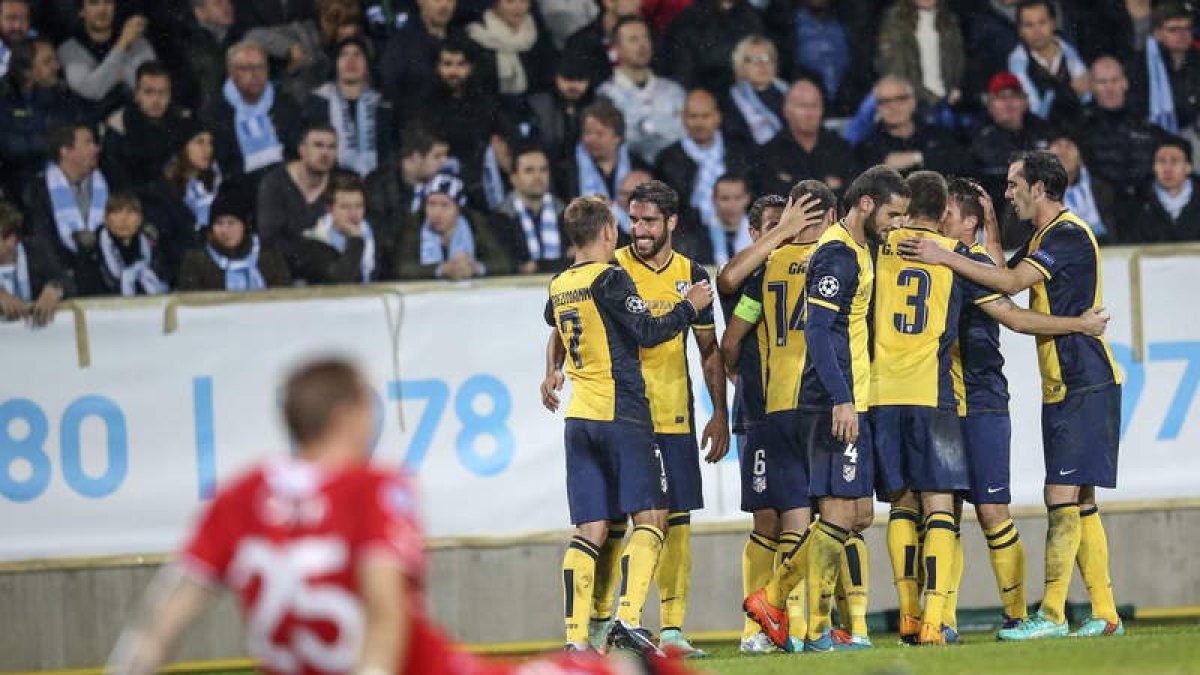 Los jugadores del Atlético celebran el segundo gol del equipo ante el Malmoe.