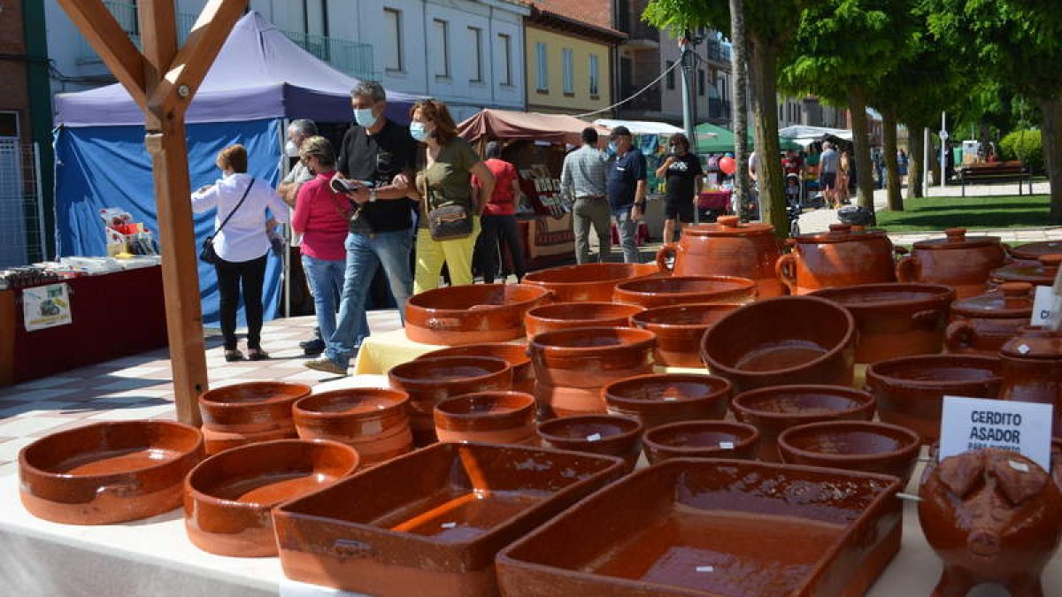 Zona dedicada a la artesanía en la muestra paramesa. MEDINA
