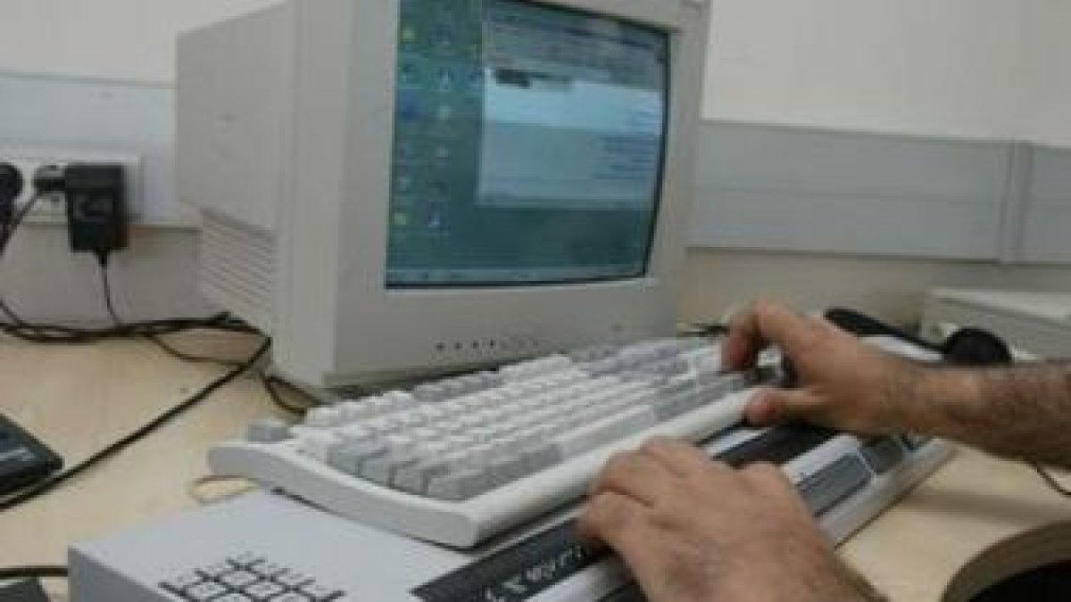 Las nuevas tecnologías desarrollan ya sistemas para que las personas con diversidad funcional puedan
