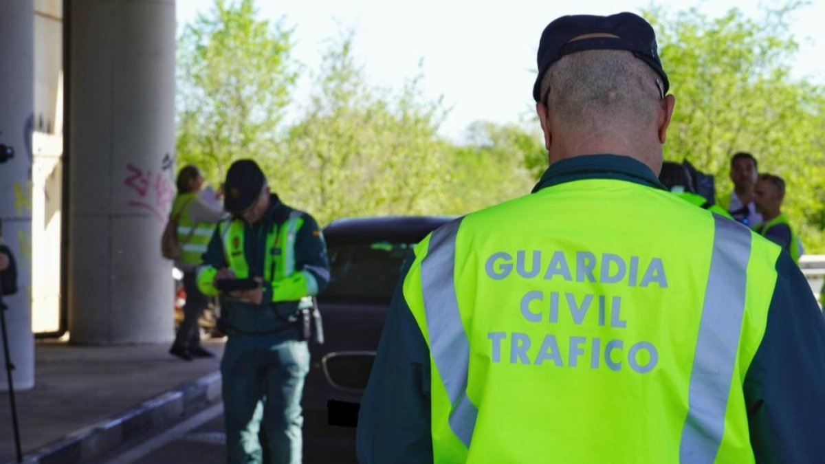 Agente de Tráfico de la Guardia Civil. M. DE INTERIOR