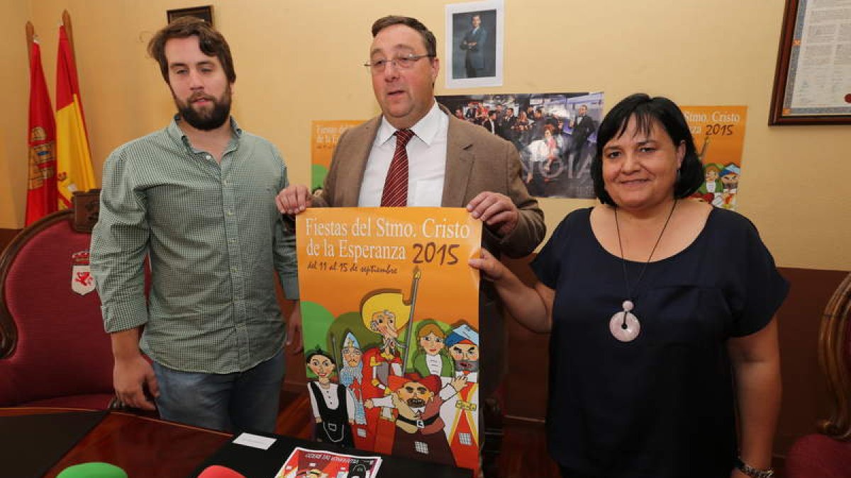 El alcalde José Manuel Pereira y miembros de su equipo presentaron ayer las fiestas.