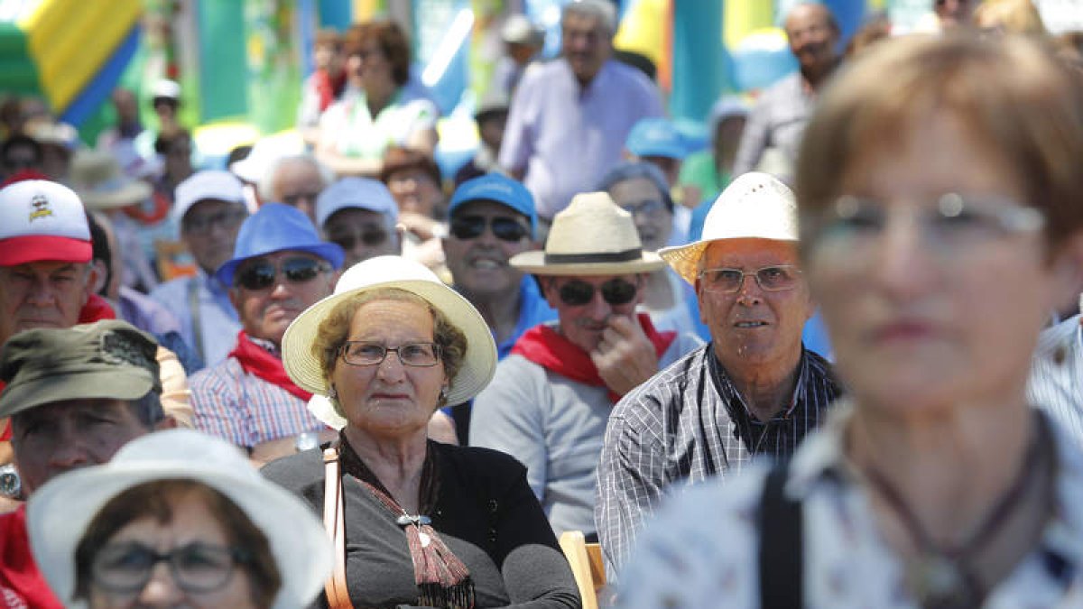 Los participantes disfrutaron de una jornada repleta de juegos tradicionales, en la que no faltó el saludo de las autoridades. JESÚS F. SALVADORES