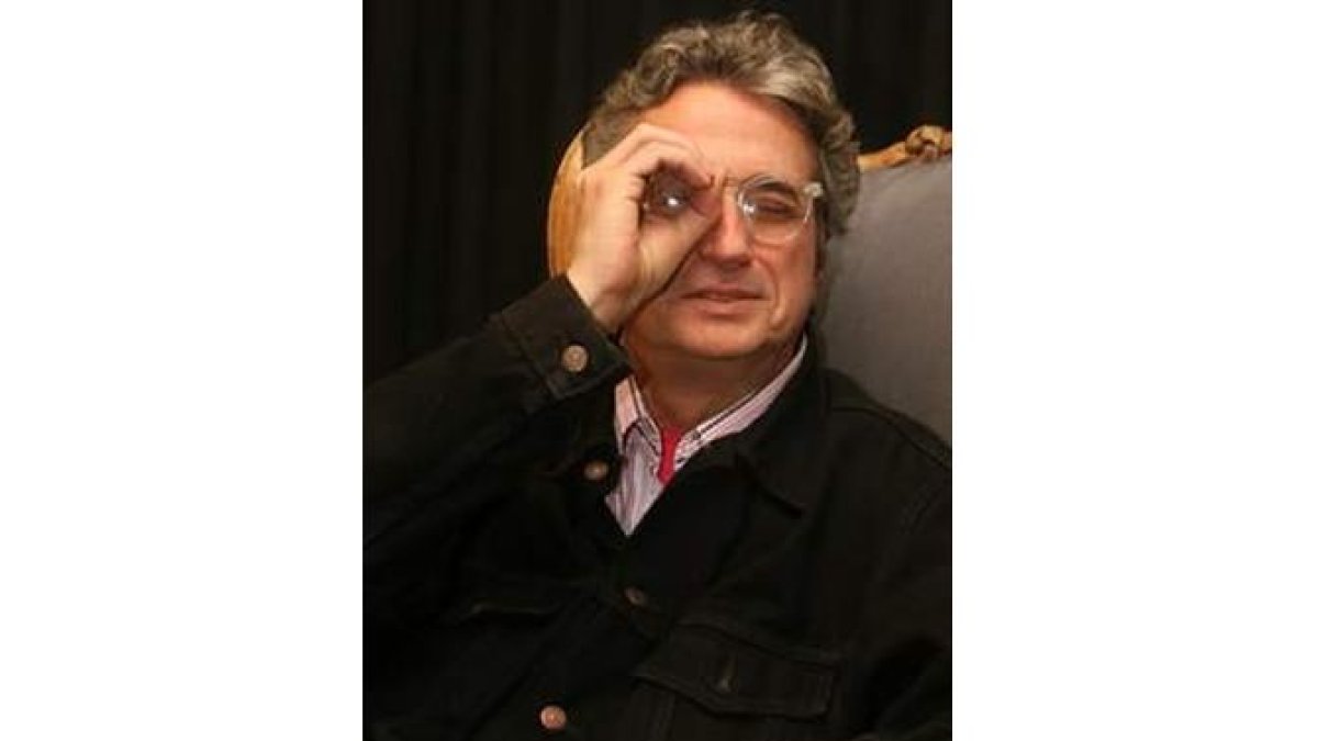 El director de cine colombiano Luis Ospina.
