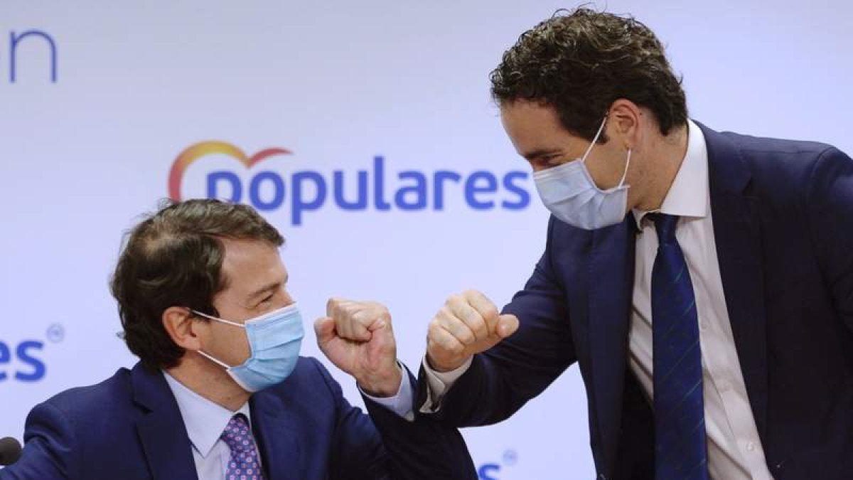 Fernández Mañueco y García Egea, ayer durante la directiva autonómica en Valladolid. NACHO GALLEGO