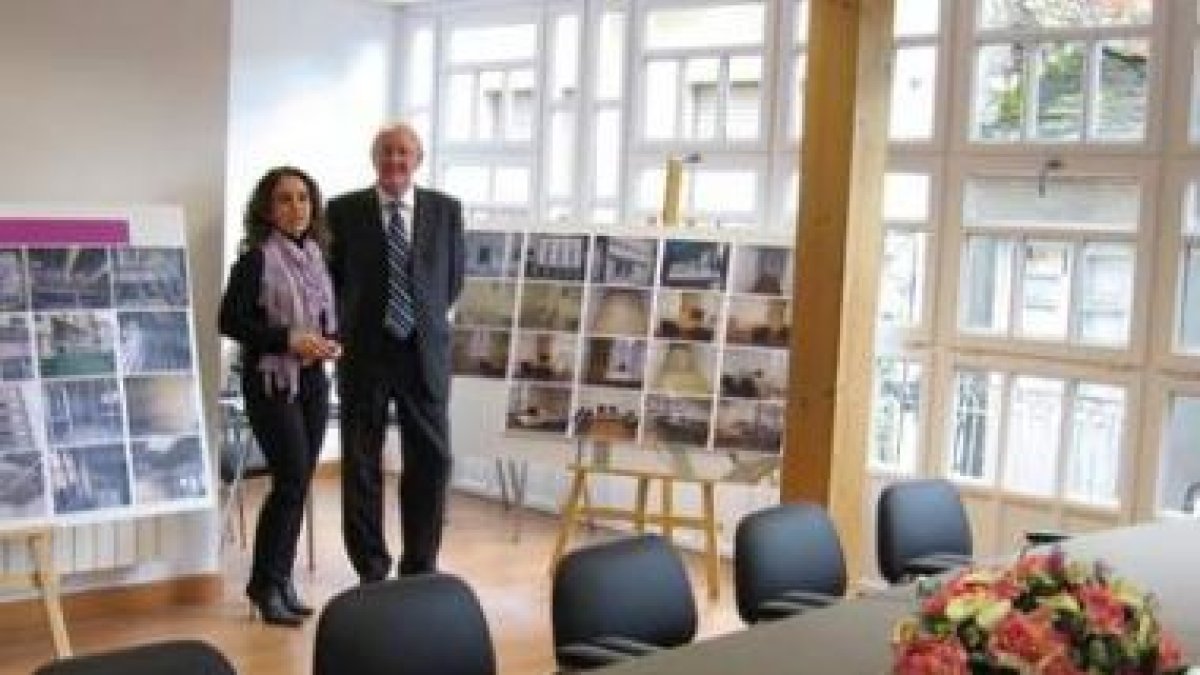 Los ediles Fabiola García y Alberto Camblor presentaron las nuevas dependencias municipales.