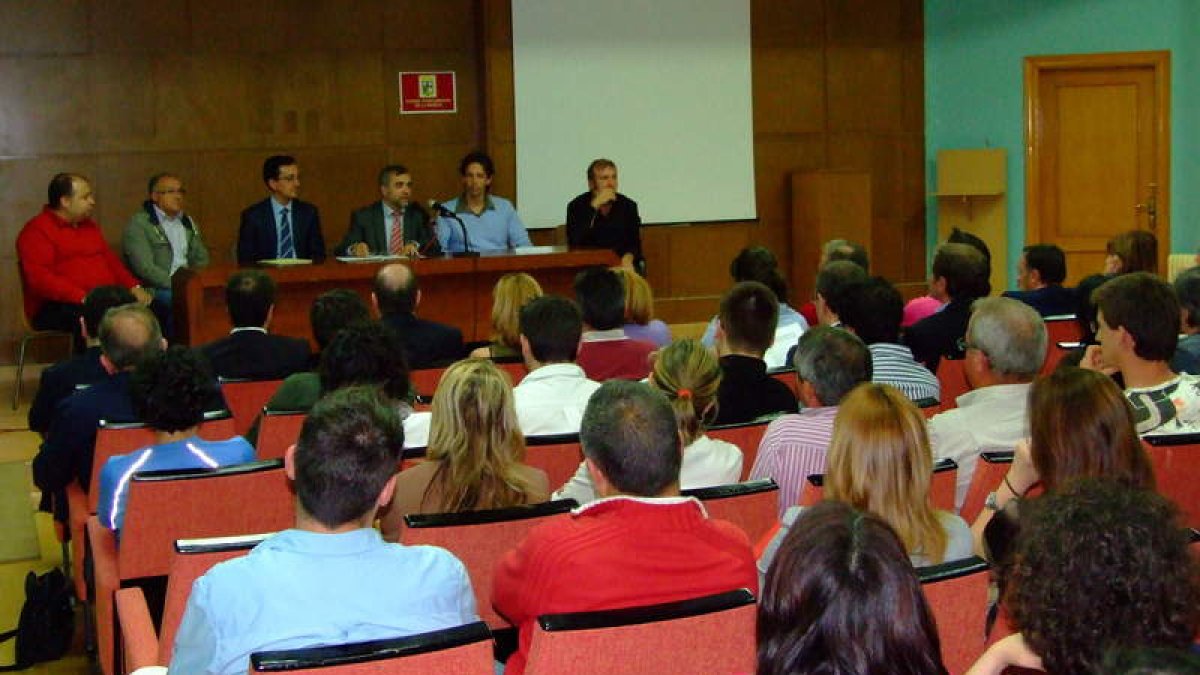 Un instante de la reunión celebrada para mantener el partido judicial.