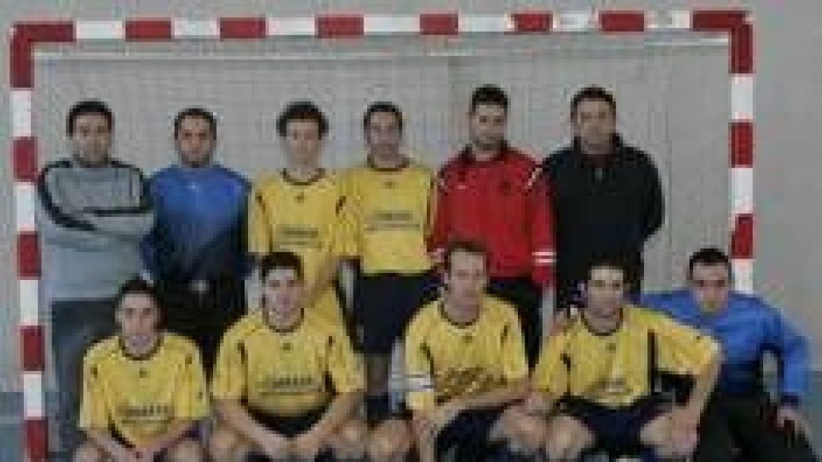 El Cistierna remontó tres goles de desventaja a domicilio ante el Arroyo y confirmó su recuperación