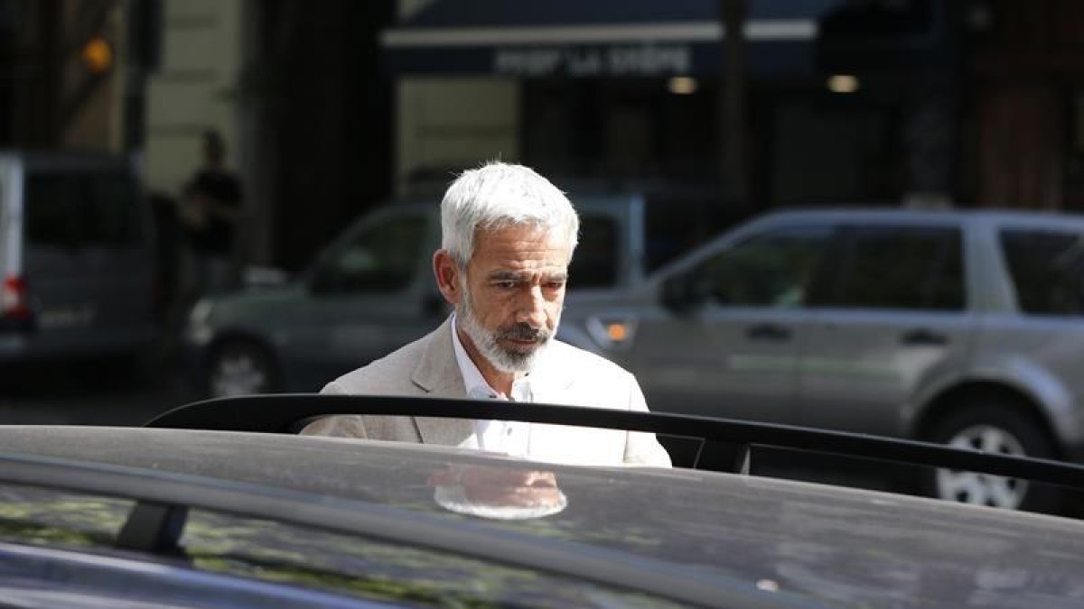 El actor Imanol Arias, a su salida a la Audiencia Nacional donde declaró ante el juez Ismael Moreno como investigado (imputado) por haber cometido presuntamente un fraude a Hacienda de 2,1 millones de euros a través de sociedades instrumentales.