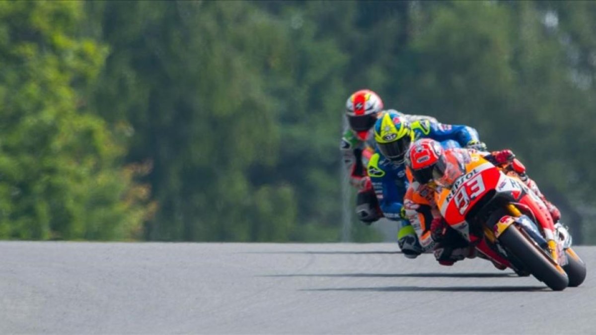 Marc Márquez, por delante de Aleix Espargaró y Álvaro Bautista, este sábado en Sachsenring.