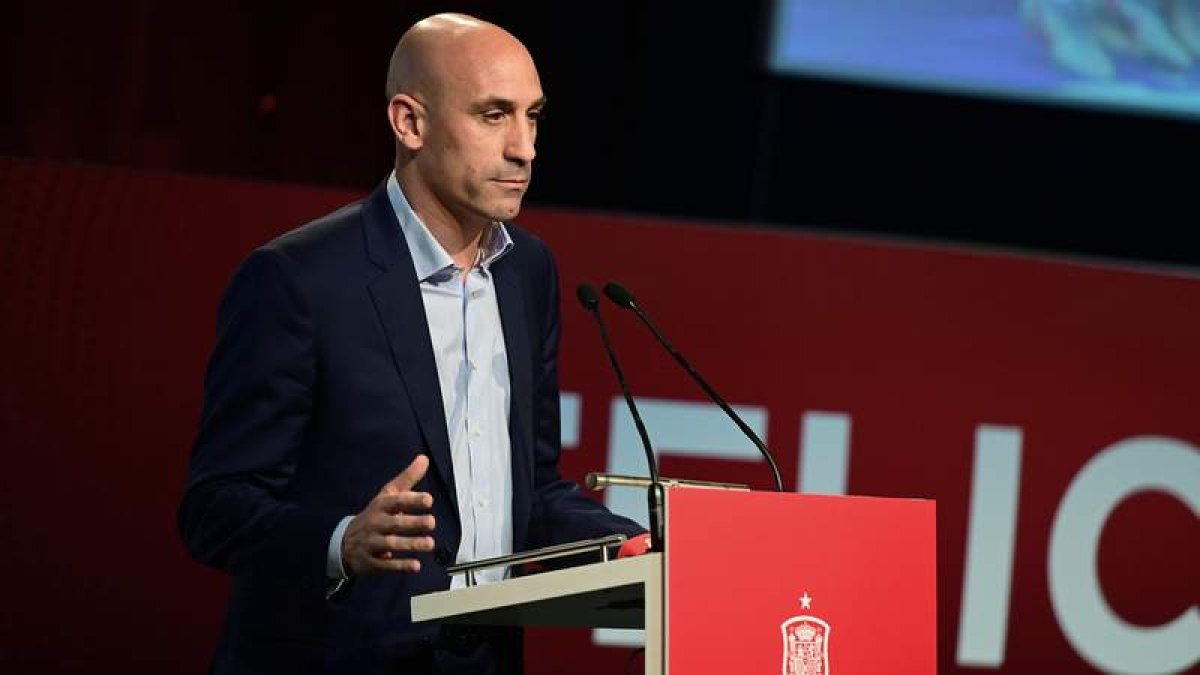 El presidente de la Federación Española de Fútbol, Luis Rubiales, en un acto en la Ciudad del Fútbol de Las Rozas. FERNANDO VILLAR
