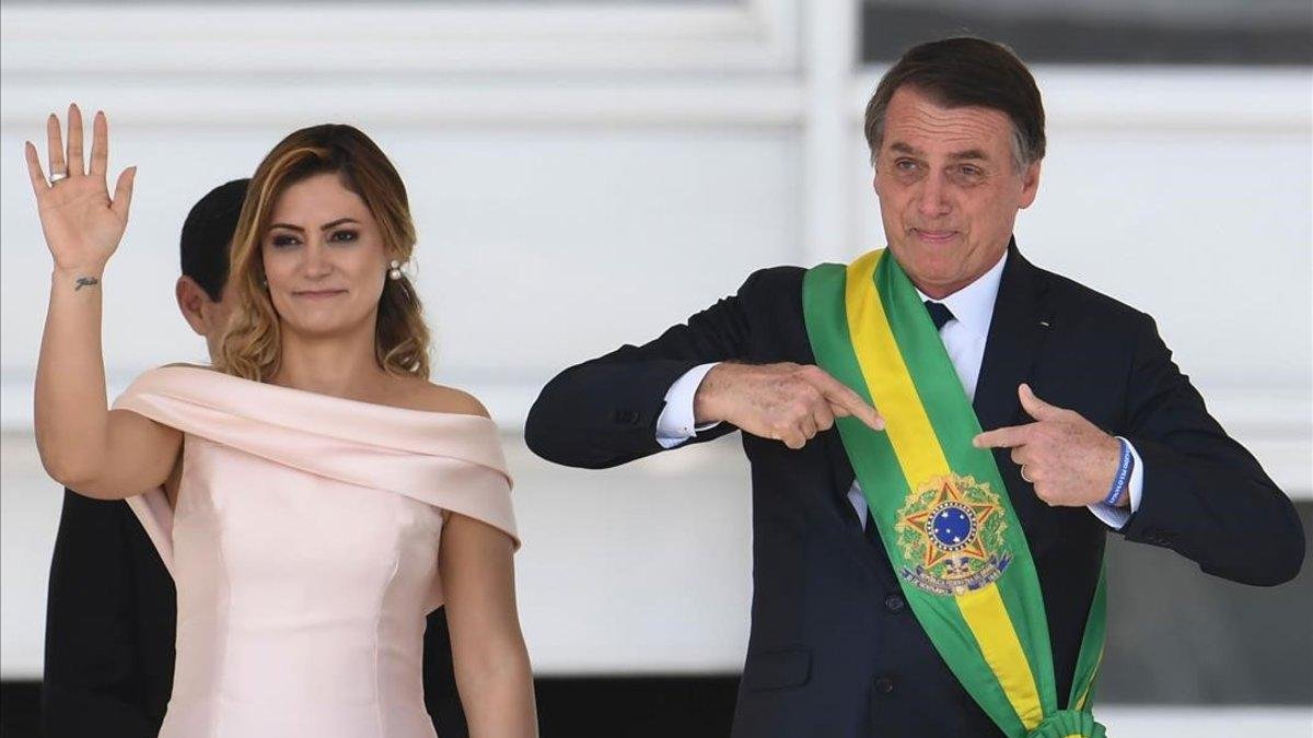 Michelle y Jair Bolsonaro, durante la toma de posesión del segundo como presidente de Brasil. Michelle y Jair Bolsonaro, durante la toma de posesión del segundo como presidente de Brasil.