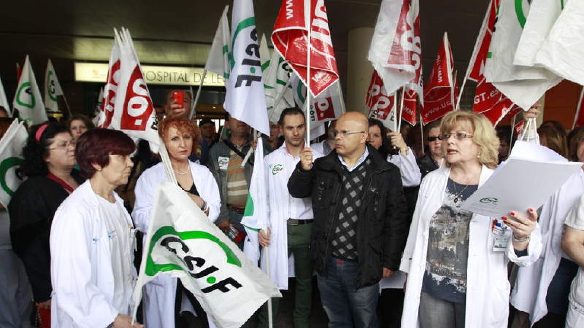 Protestas de los profesionales del Hospital de León, en una imagen de archivo.