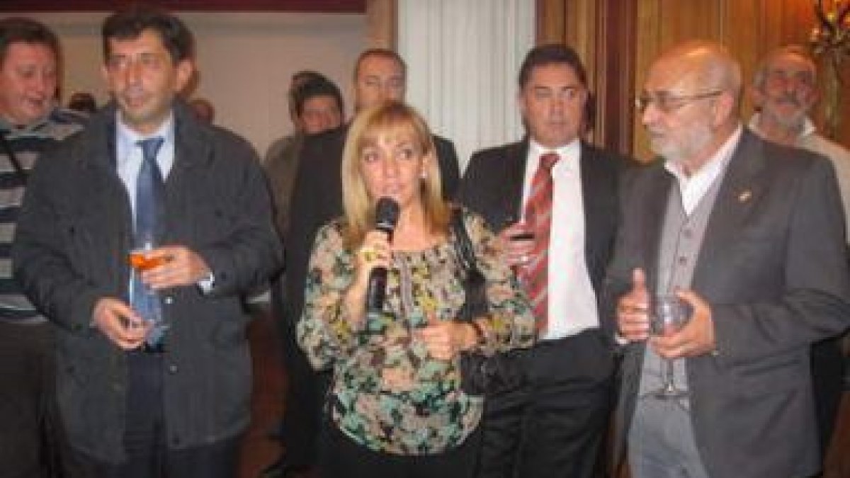 Isabel Carrasco, en el transcurso de su alocución ante los funcionarios.