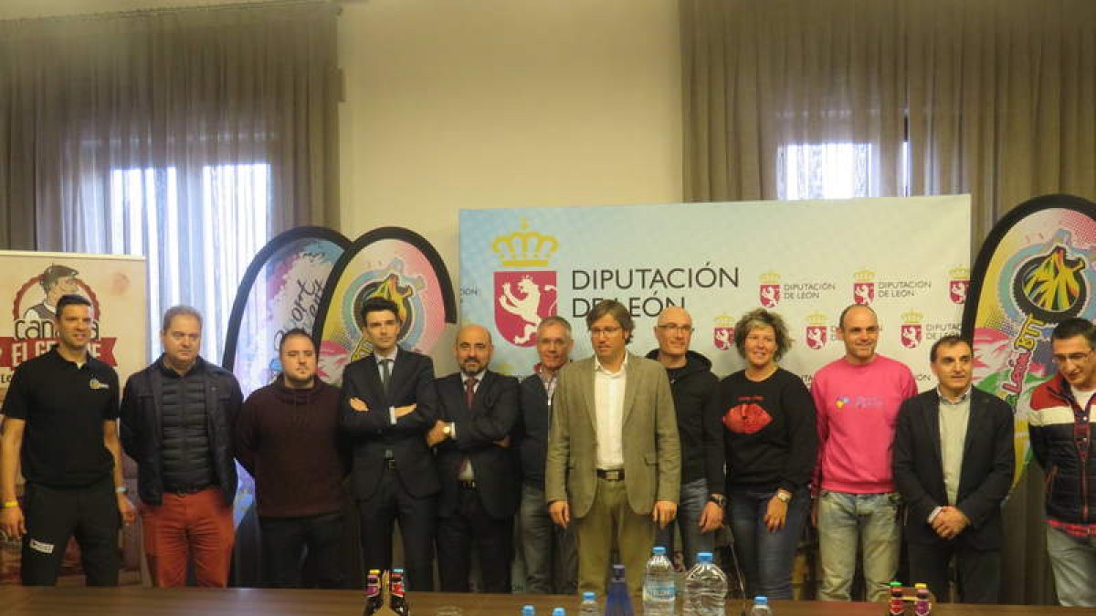 Organizadores y colaboradores posan durante la presentación de la Segunda Vuelta a León BTT. DL