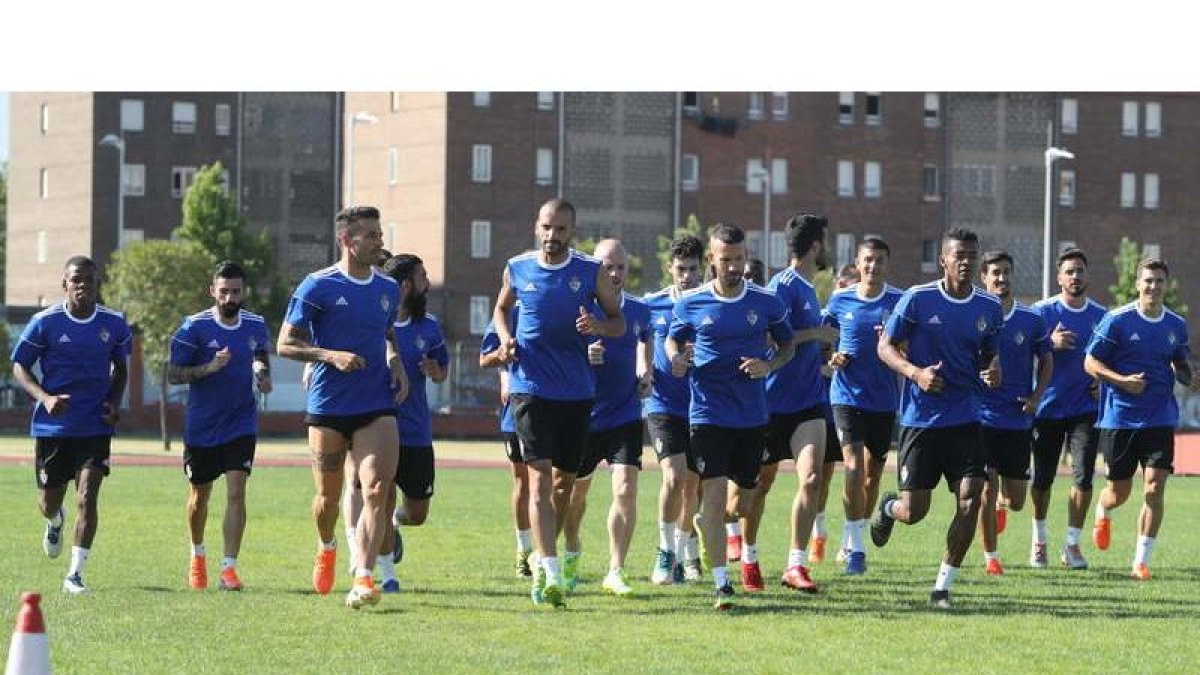 La Deportiva comienza hoy su cuarta etapa y su séptima temporada en Segunda División midiéndose al Cádiz en el Ramón de Carranza. ANA F. BARREDO