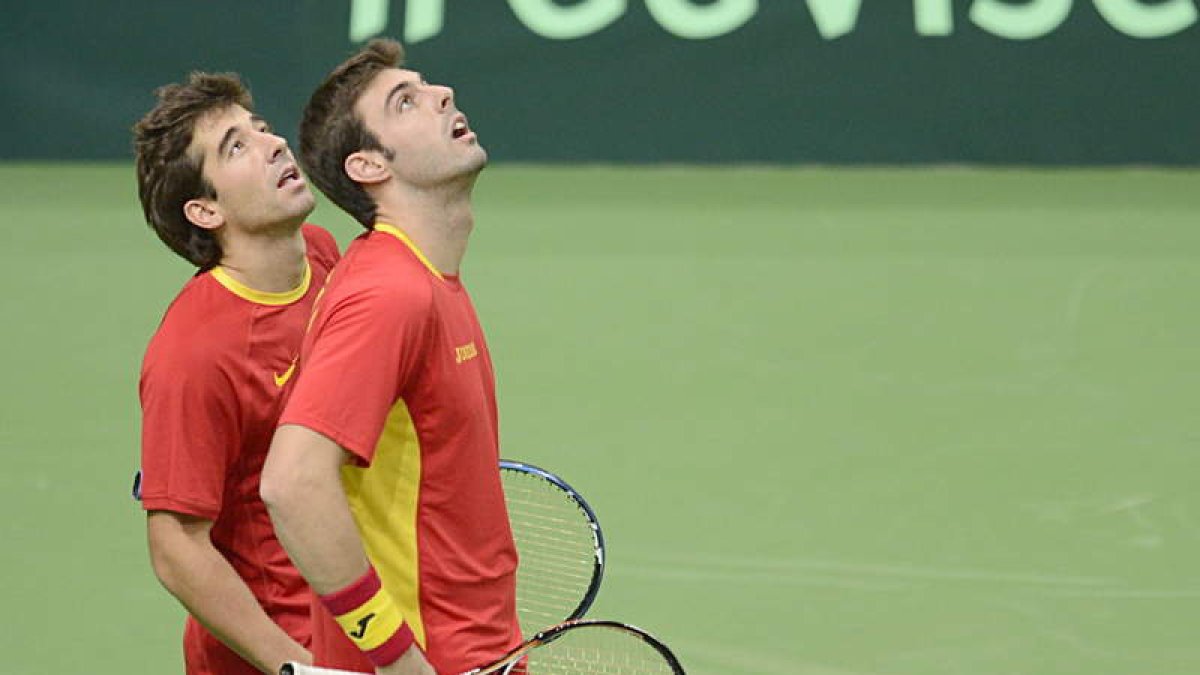 Marc y Granollers miral al dielo en busca de un remedio para frenar el juego sólido de los checos.