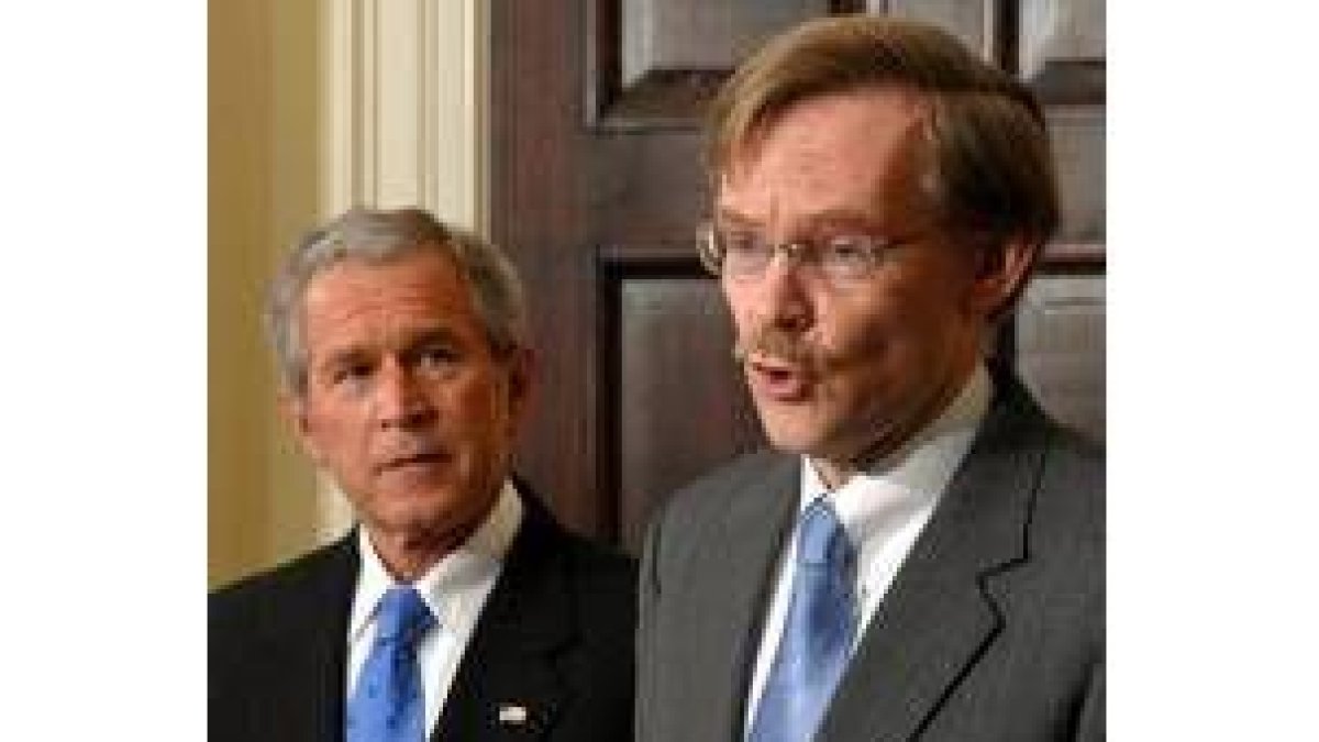 Bush presentó ayer oficialmente  a Zoellick como su candidato