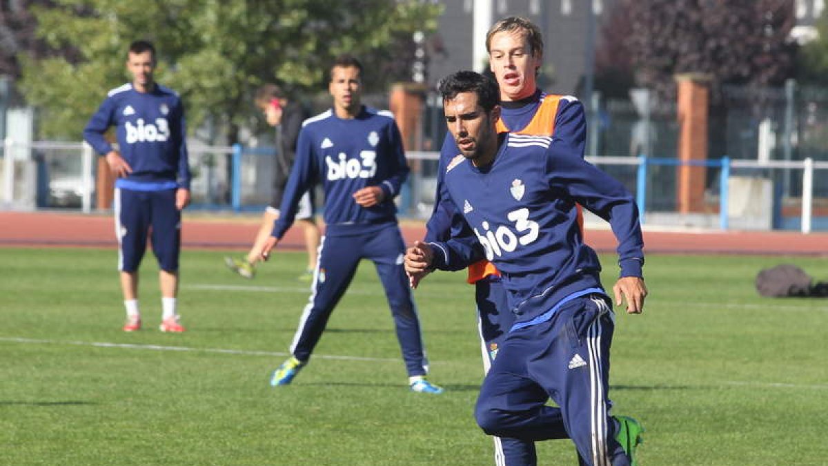 La plantilla de la Deportiva se prepara para tratar de sumar su primer triunfo del 2014.