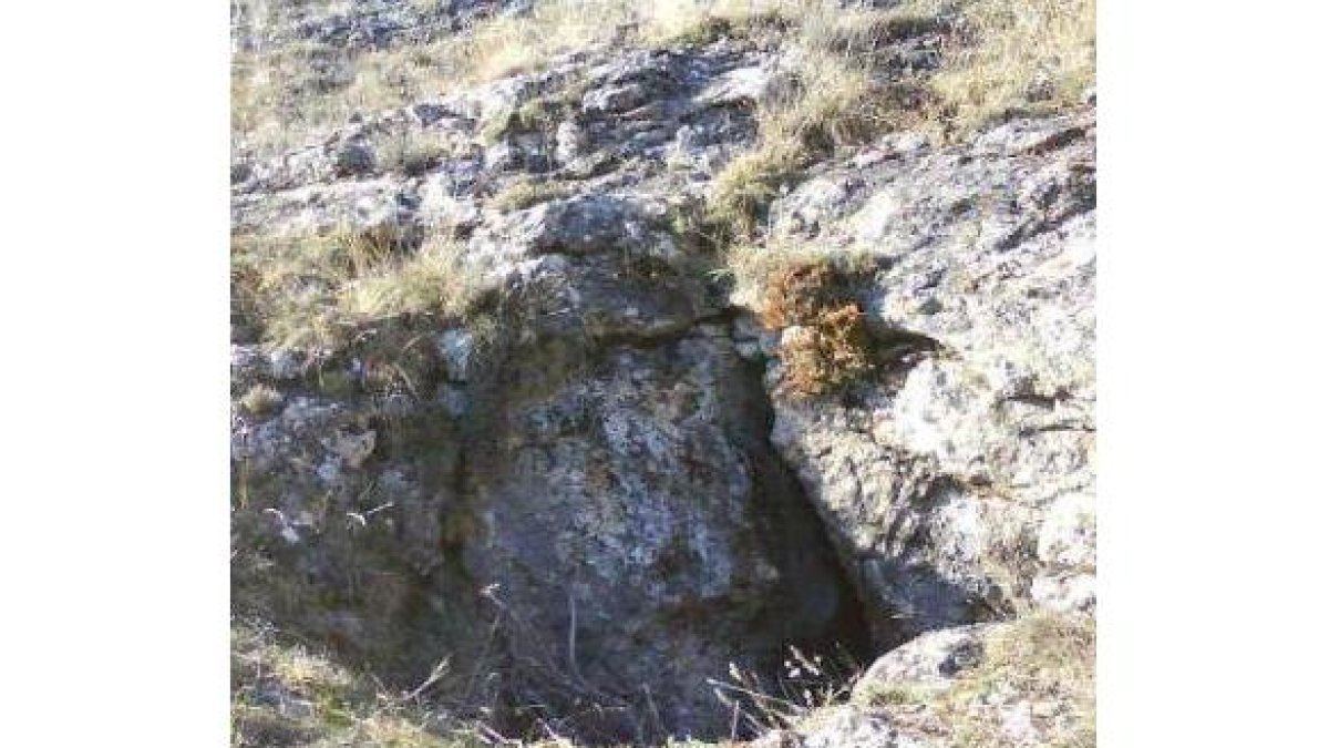 Imagen de la entrada a la cueva del Gayo