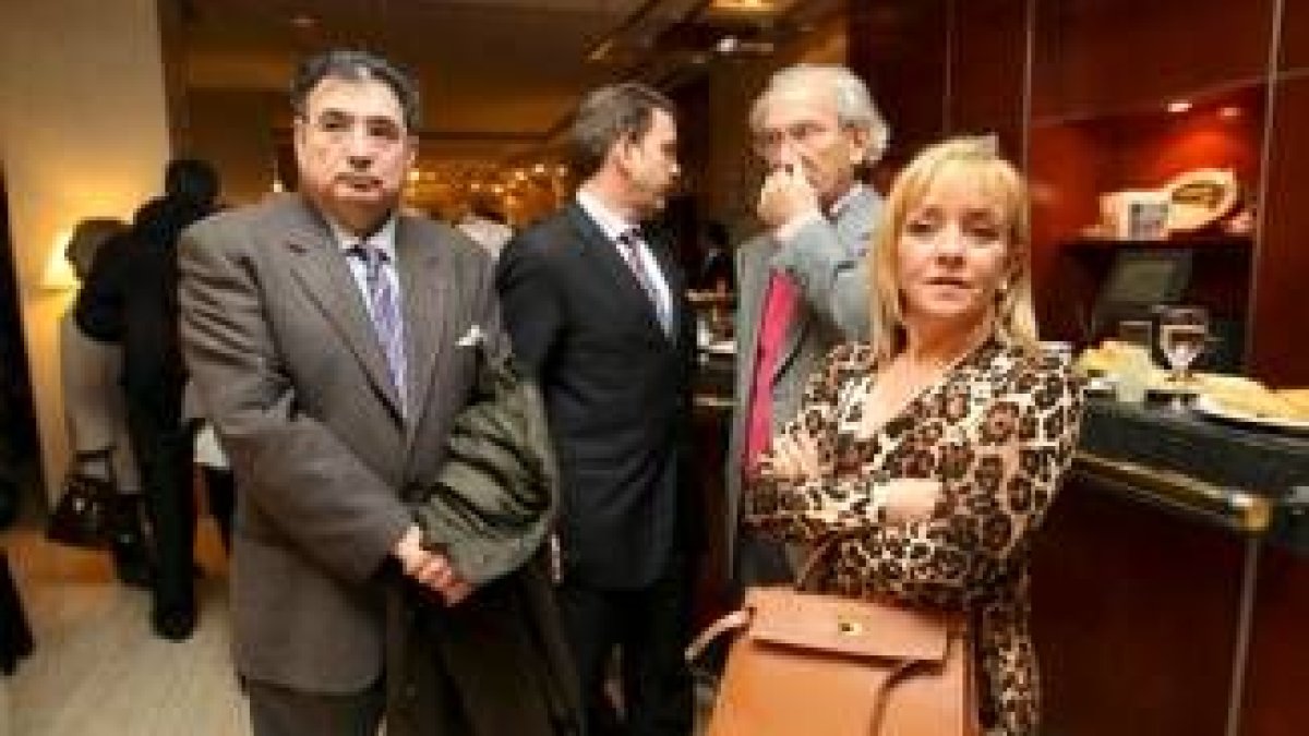 Cerezales, López Riesco, Morano y Carrasco, en el vino español con los compromisarios