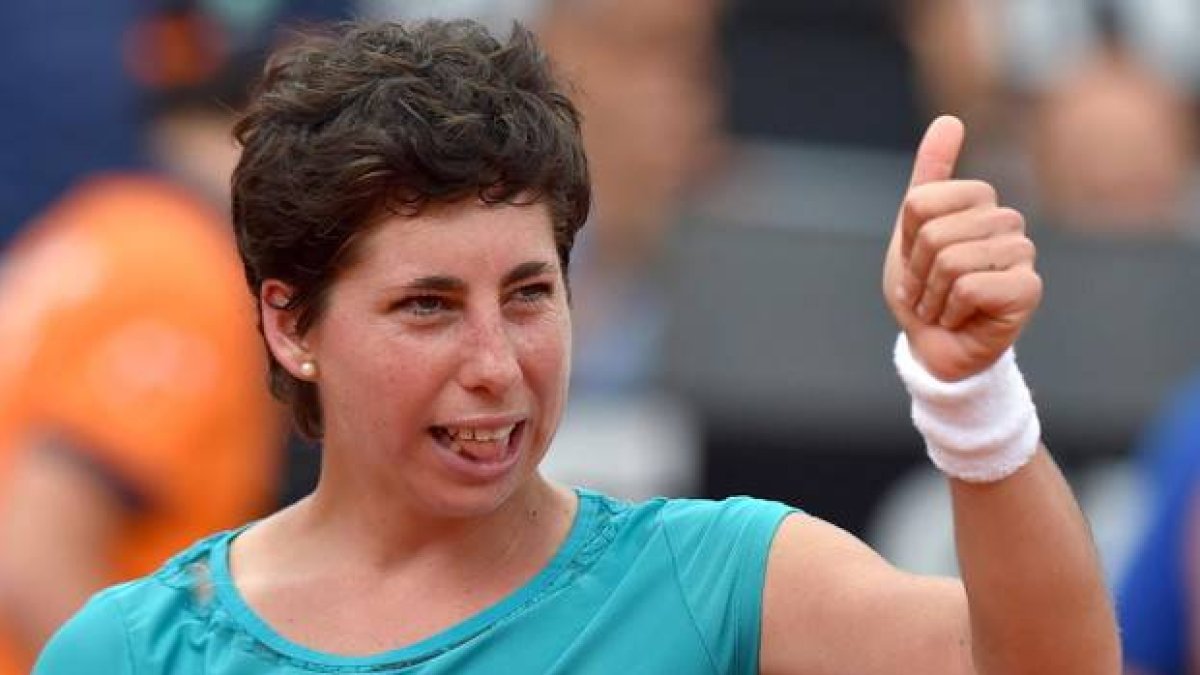 Carla Suárez celebra su victoria en el torneo de Roma, este sábado.