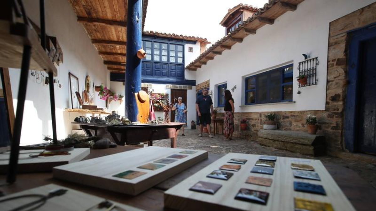Uno de los patios de Maragatería.