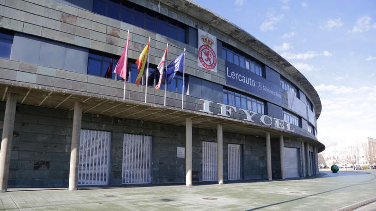 El Ifycel en los bajos del Reino de León costó casi cuatro millones de euros y ocupa cerca de 10.000 metros cuadrados. SECUNDINO PÉREZ