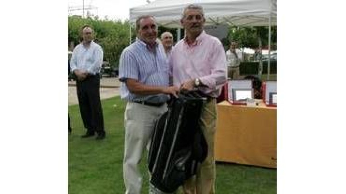 José Luis Salado, con Santiago Sarmiento, gerente del Diario de León