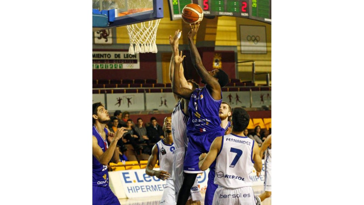El Agustinos E.Leclerc ganó al Tarragona en el Palacio. F. OTERO
