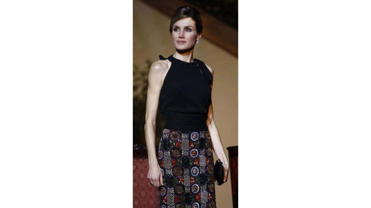 Letizia, con un modelo de noche y recogido en el pelo.