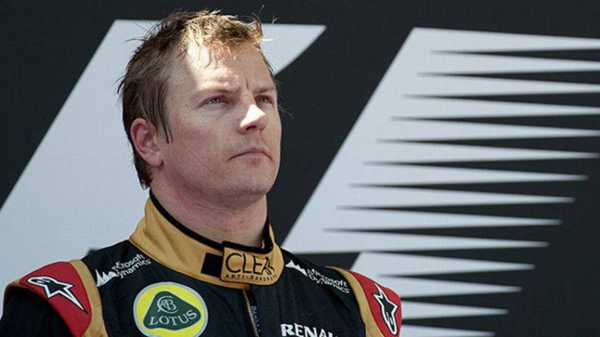 Kimi Raikkonen, en el podio de Montmeló, donde acabó segundo tras Fernando Alonso.