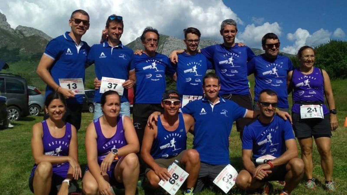 El Astorga Running, en el Cross de Sena de Luna. MÓNICA PÉREZ