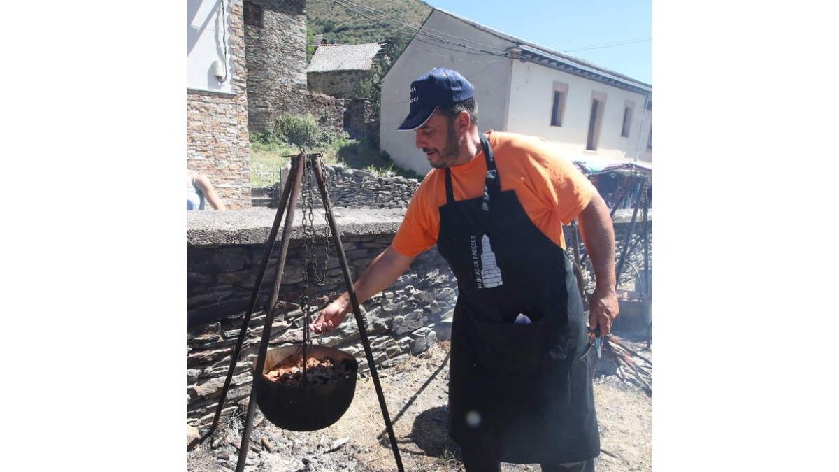 La jornada de ayer también sirvió para rendir un cálido homenaje a los más mayores. MARCIANO